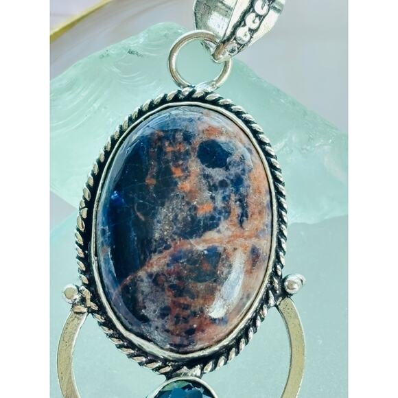 925 Sterling 


 Sodalite and Tanzanite Pendant - Picture 7 of 7